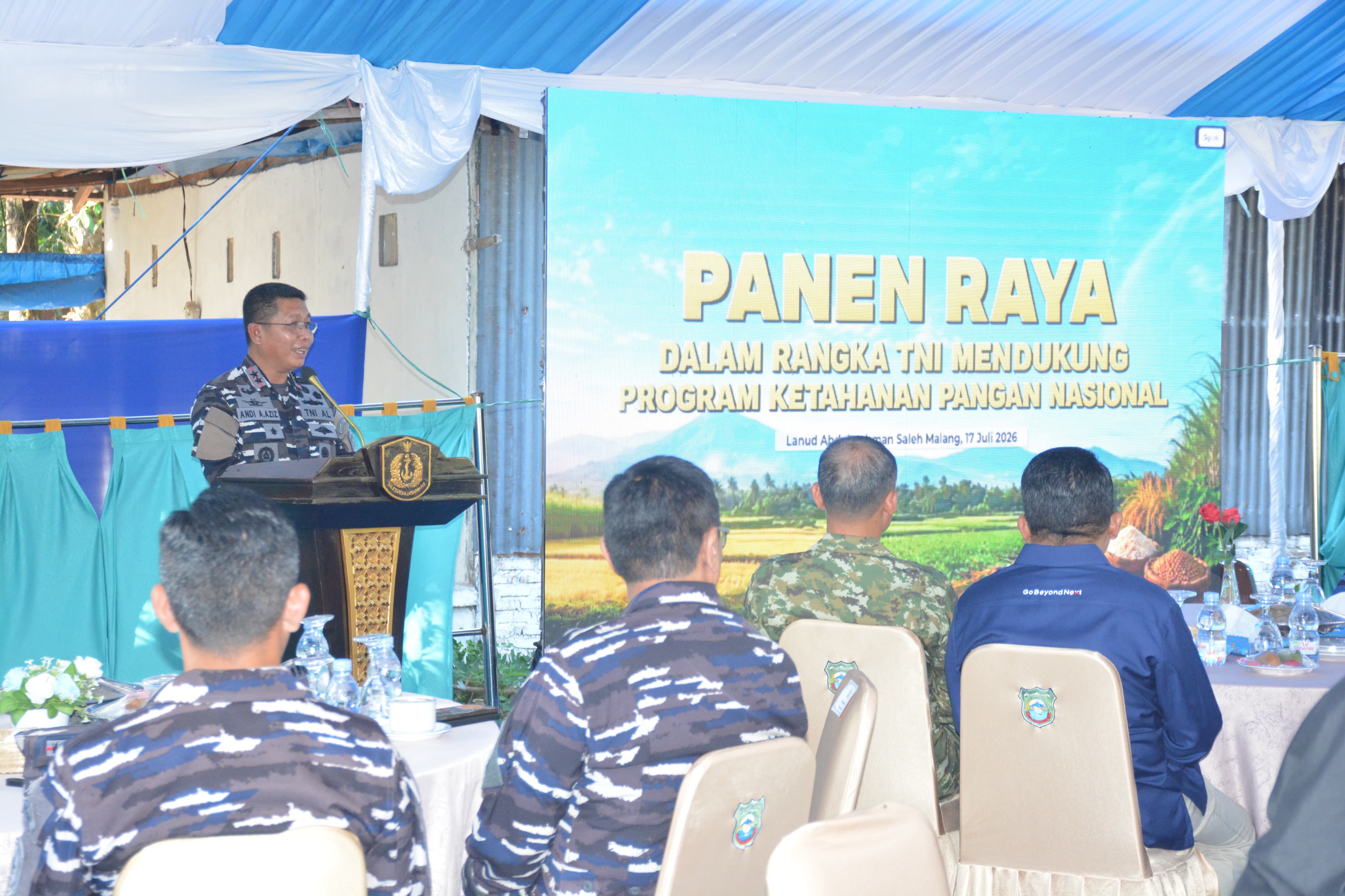 Mendukung Ketahanan Pangan Nasional, Dankodaeral VI Hadiri Panen Raya Kedelai Bersama Presiden RI