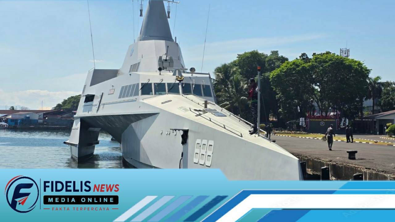 Kodaeral VI Ajak Masyarakat Makassar Mengenal Kapal Perang  Siluman Canggih KRI Golok-688