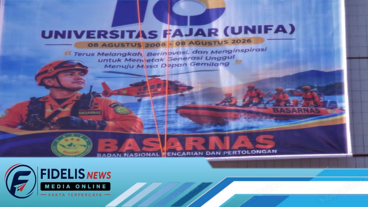 Tim Rescuer Basarnas Rapelling Turunkan Spanduk Ucapan HUT ke - 18 UNIFA