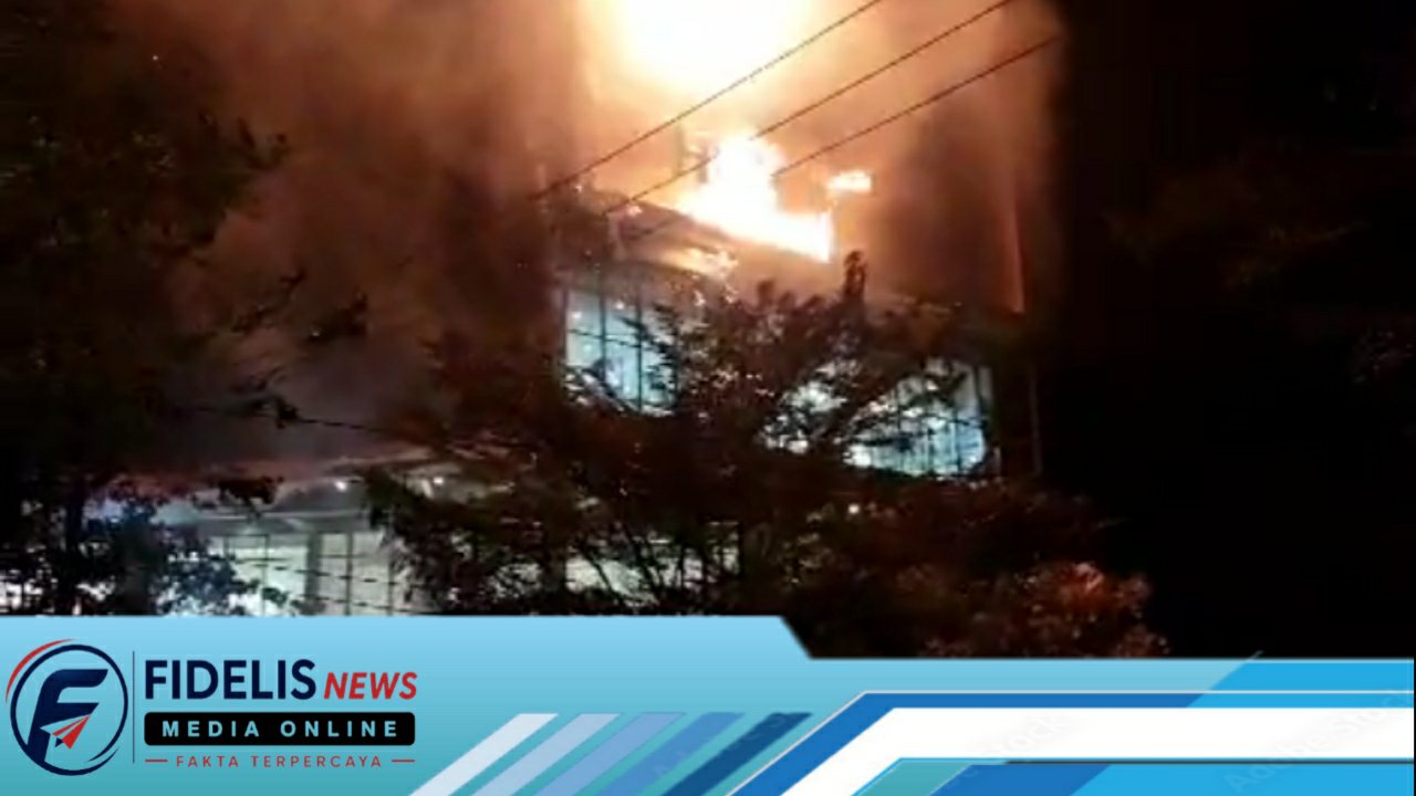 Nipah Mall Makassar Terbakar Hebat