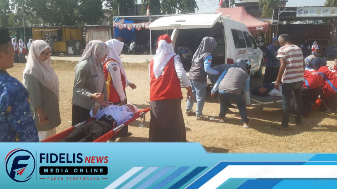 Puluhan Peserta Upacara HUT Ke 81 RI TIngkat Kecamatan Wonomulyo Pingsan