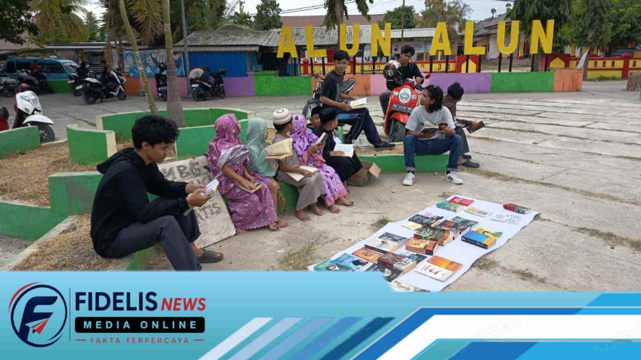 Komunitas Mahasiswa Kritis Polman Hidupkan Budaya Literasi Alun-Alun Wonomulyo