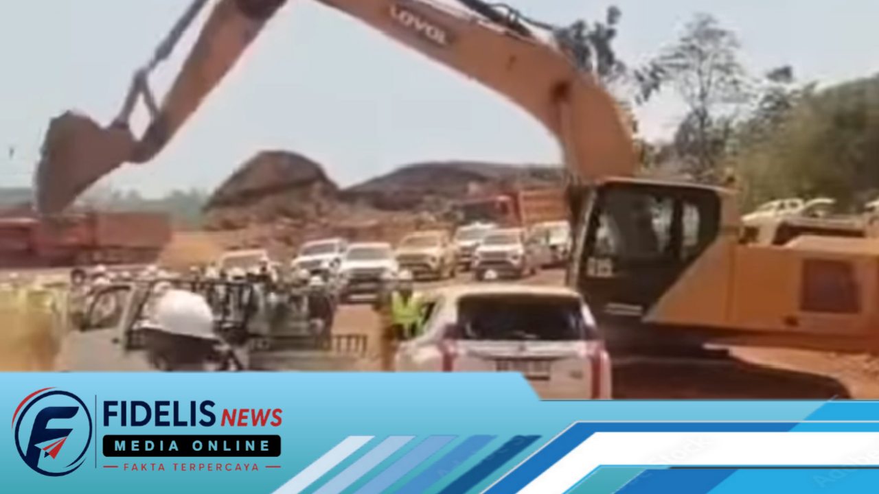 Massa Memanas di Perbatasan Sultra-Sulteng, Dua Mobil Dihantam Ekskavator Milik PT ASKON